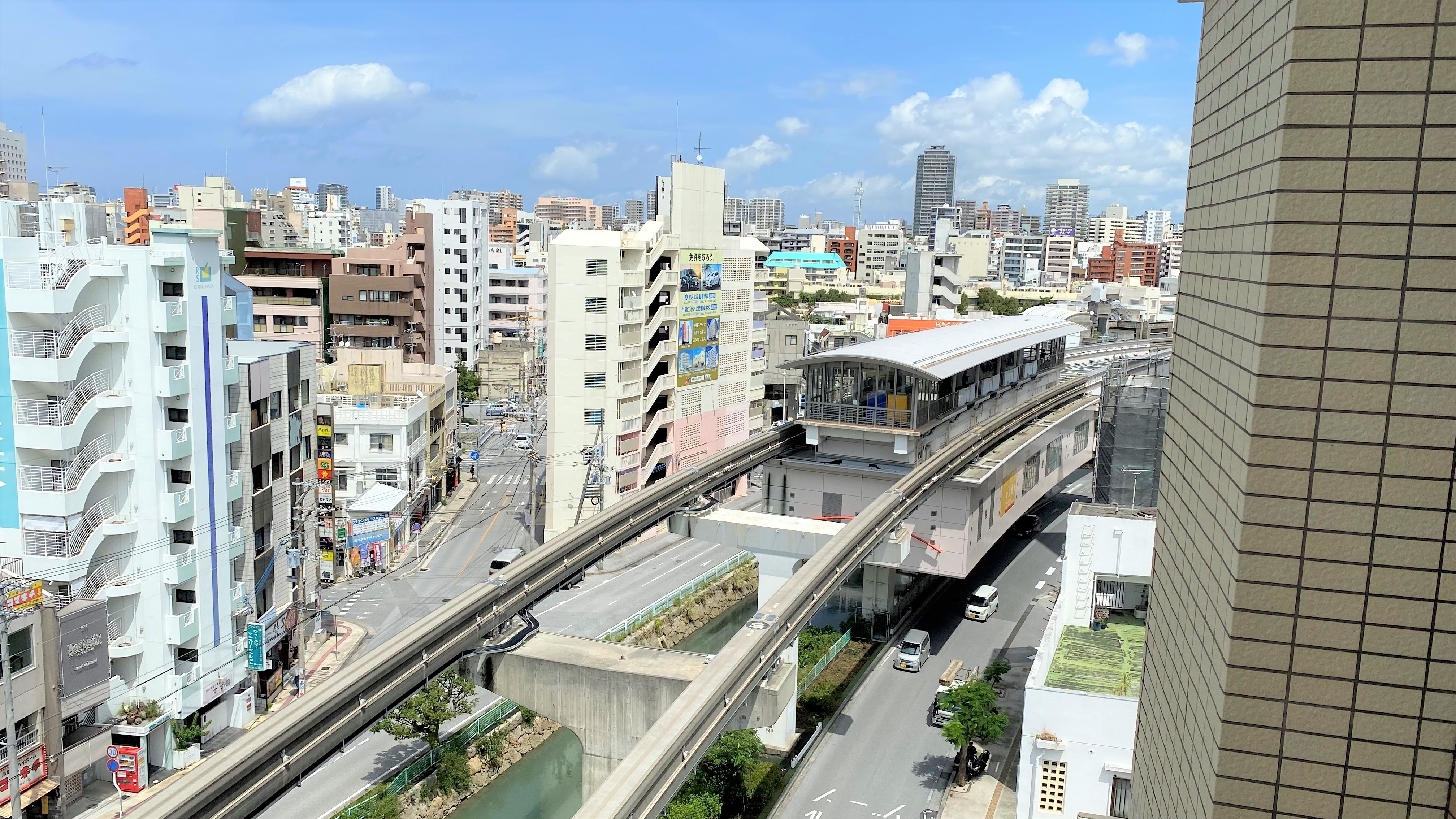 ホテル上層階からの駅