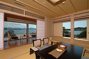 特別フロアー・港町【パノラマ客室】目の前には日本海が広がります