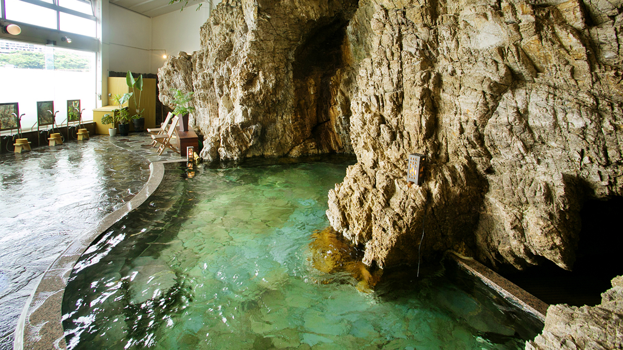 ■天然大岩風呂【海鳴の湯】国内でも珍しい海上大岩風呂は圧巻男女入替あり