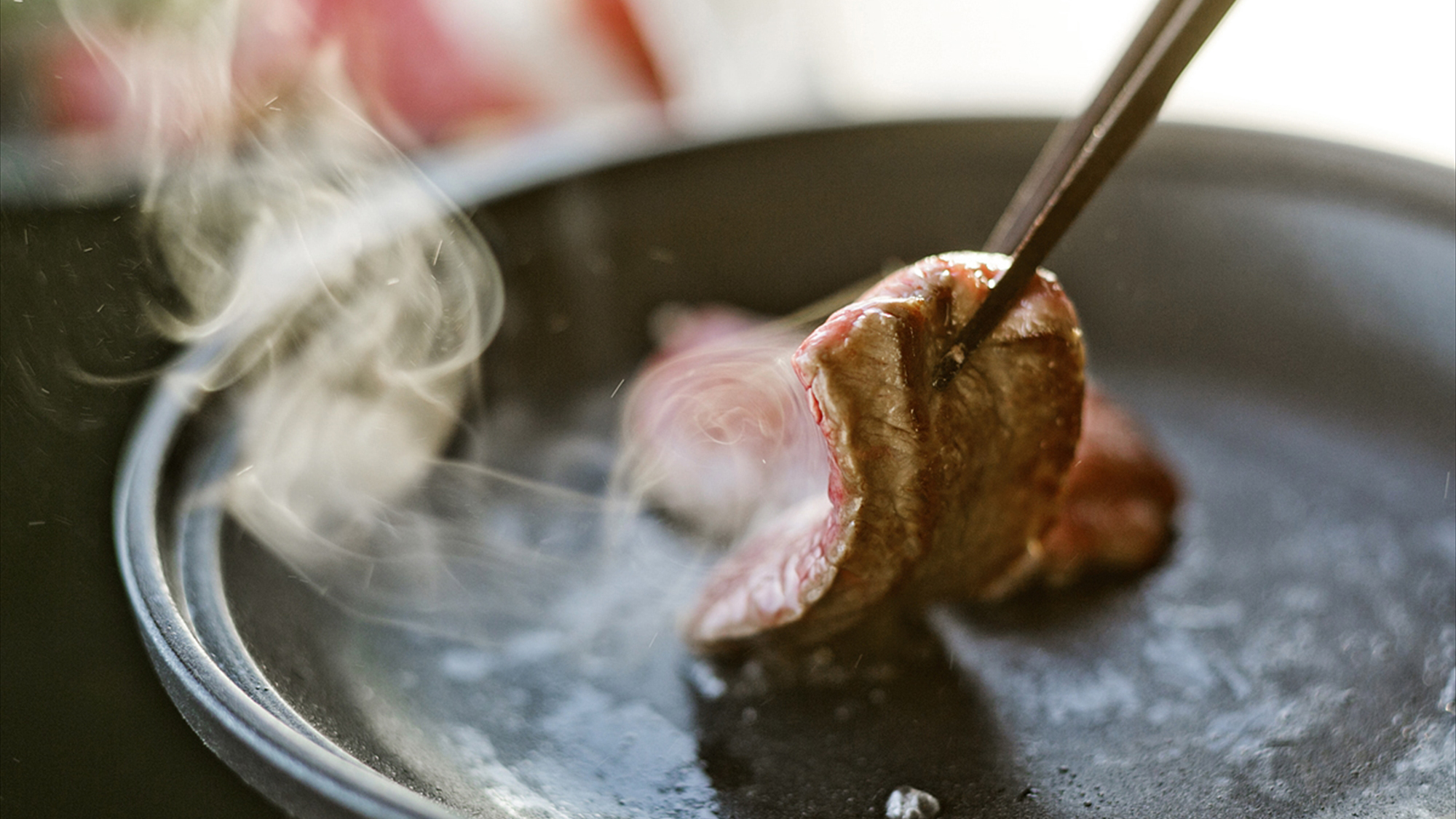 陶板焼きは、“ふっくら”と“ジューシー”に、お肉を焼きあがてくれます♪旨さ際立つ絶品☆