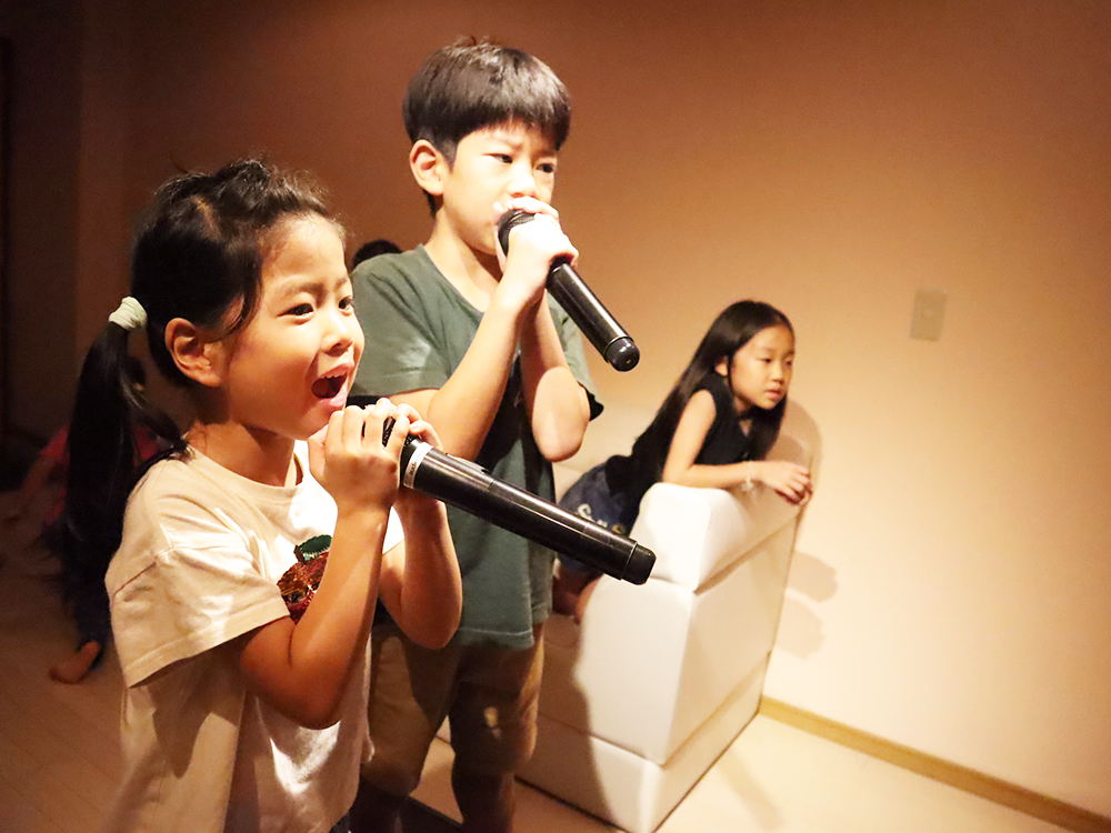 【カラオケ】（イメージ）