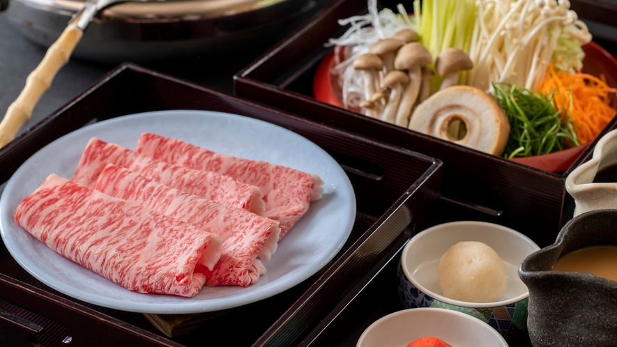 【ご夕食：風月】お寿司や国産牛のしゃぶしゃぶをお楽しみ頂けます。
