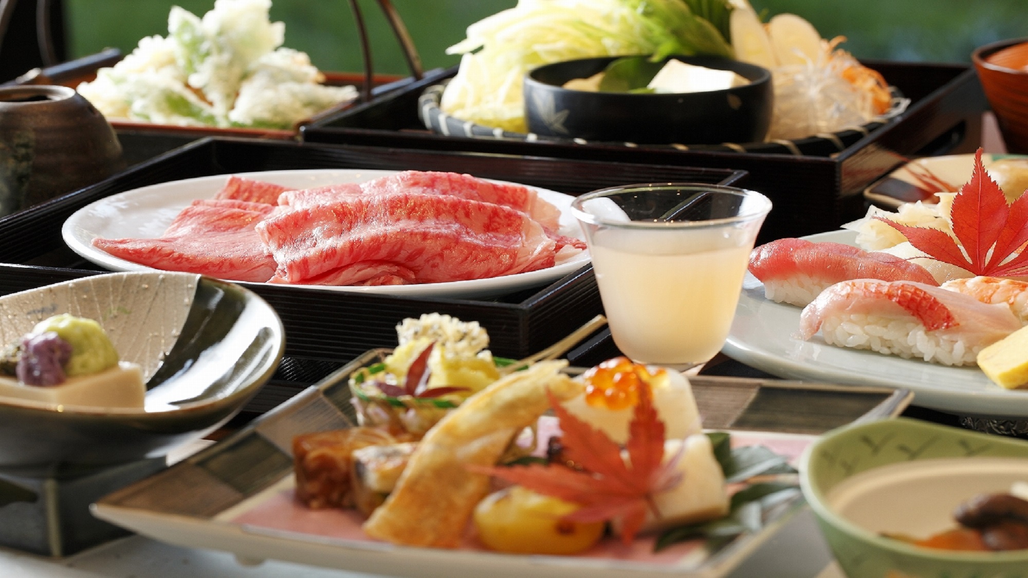 【ご夕食：風月】お寿司や和牛しゃぶしゃぶをお楽しみ頂けます。