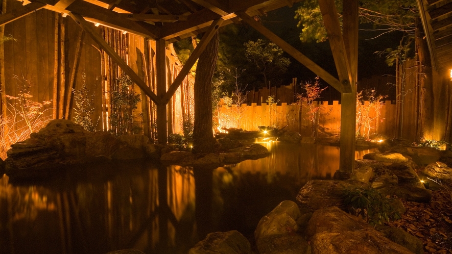 【大浴場：露天風呂】箱根の木々を照らす夜のライトアップ★