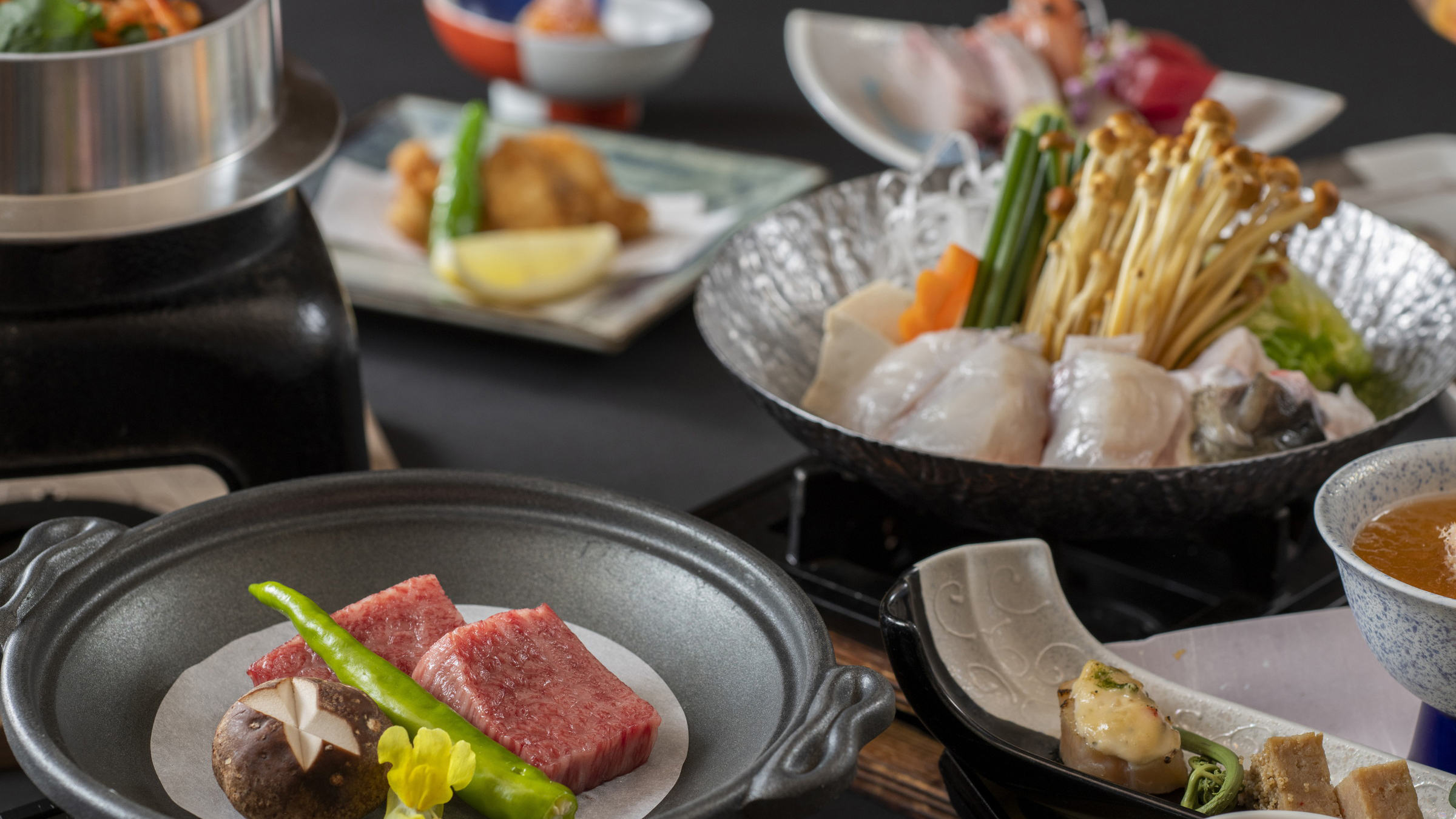 【ご夕食：花鳥】四季折々の食材を活かした四季彩鍋がメインの和食会席。