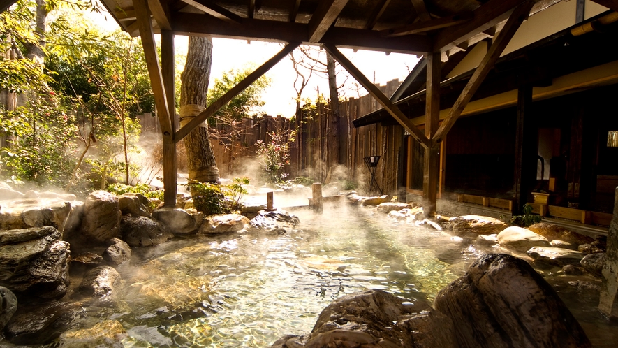 【大浴場：露天風呂】箱根の四季の自然を全身で堪能♪