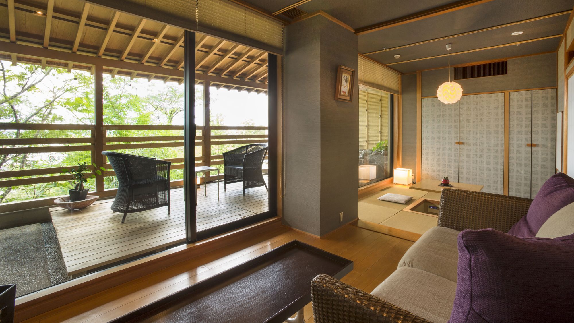 【源泉かけ流し 露天風呂付き客室】659号室・天磐(てんばん)岩の浴槽の一例