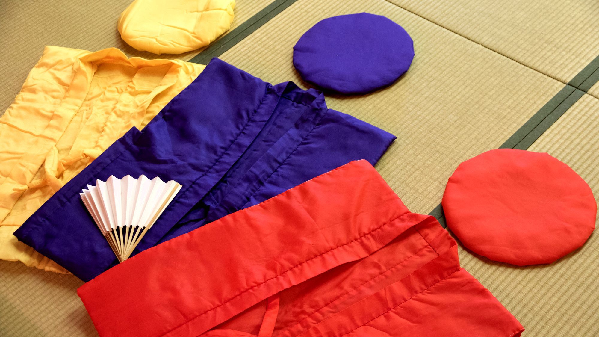 ★赤・紫・黄色のちゃんちゃんこ貸し出し無料♪ご家族様の大切な日をサポート致します