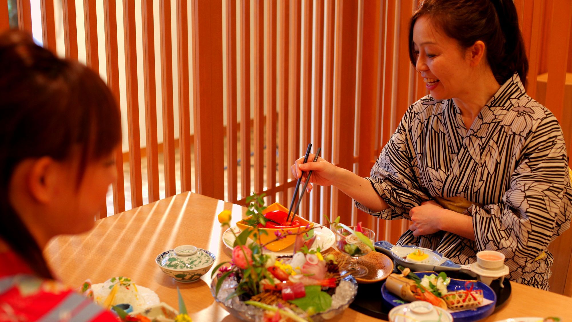 【食事処 ダイニング蒼翠~sousui~】小粋な音楽とモダンな雰囲気が人気!