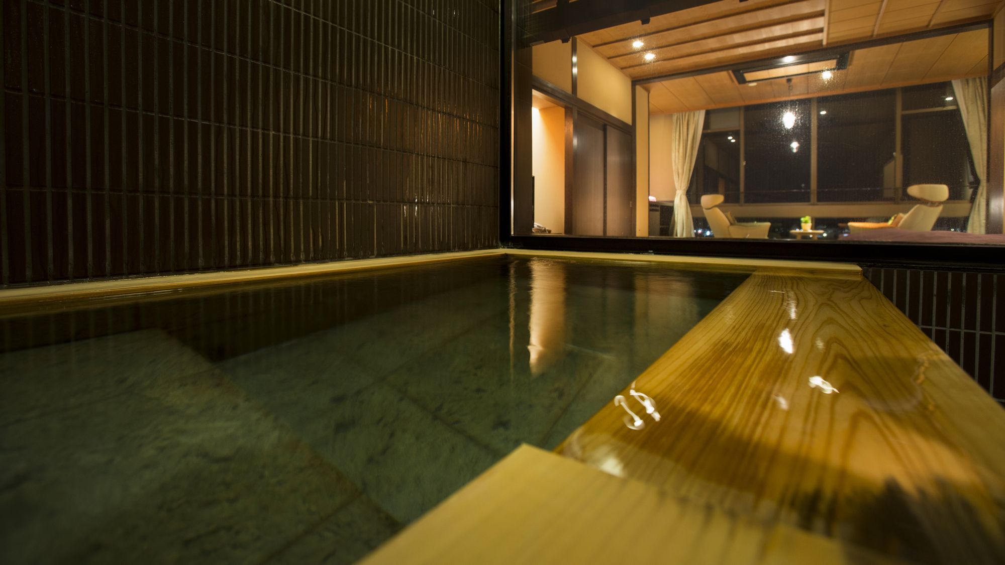 【源泉かけ流し内風呂付 和洋モダン ツイン】652号室・赤烏(せきう) 客室の一例