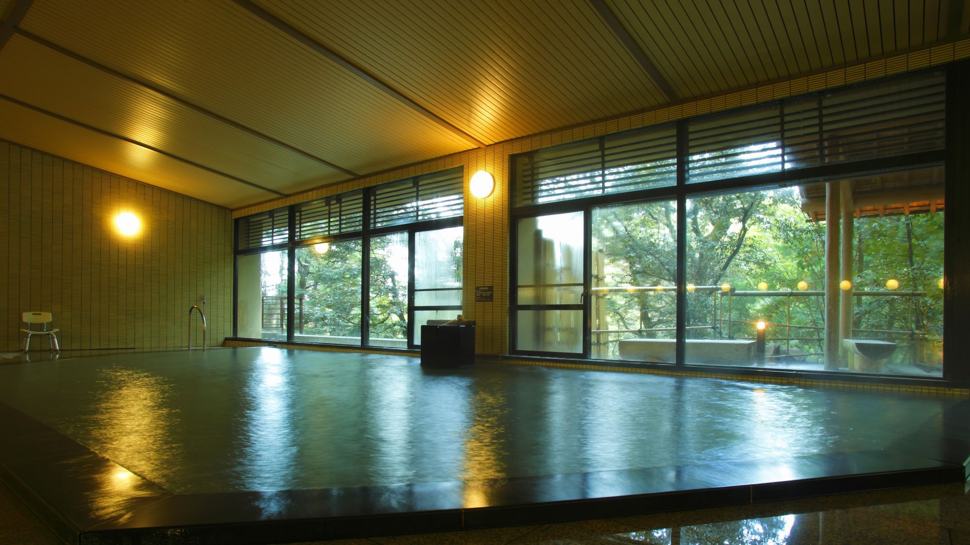 【大浴場(菖蒲湯)】加水・加温一切なし!山代新一号源泉がこんこん溢れる。