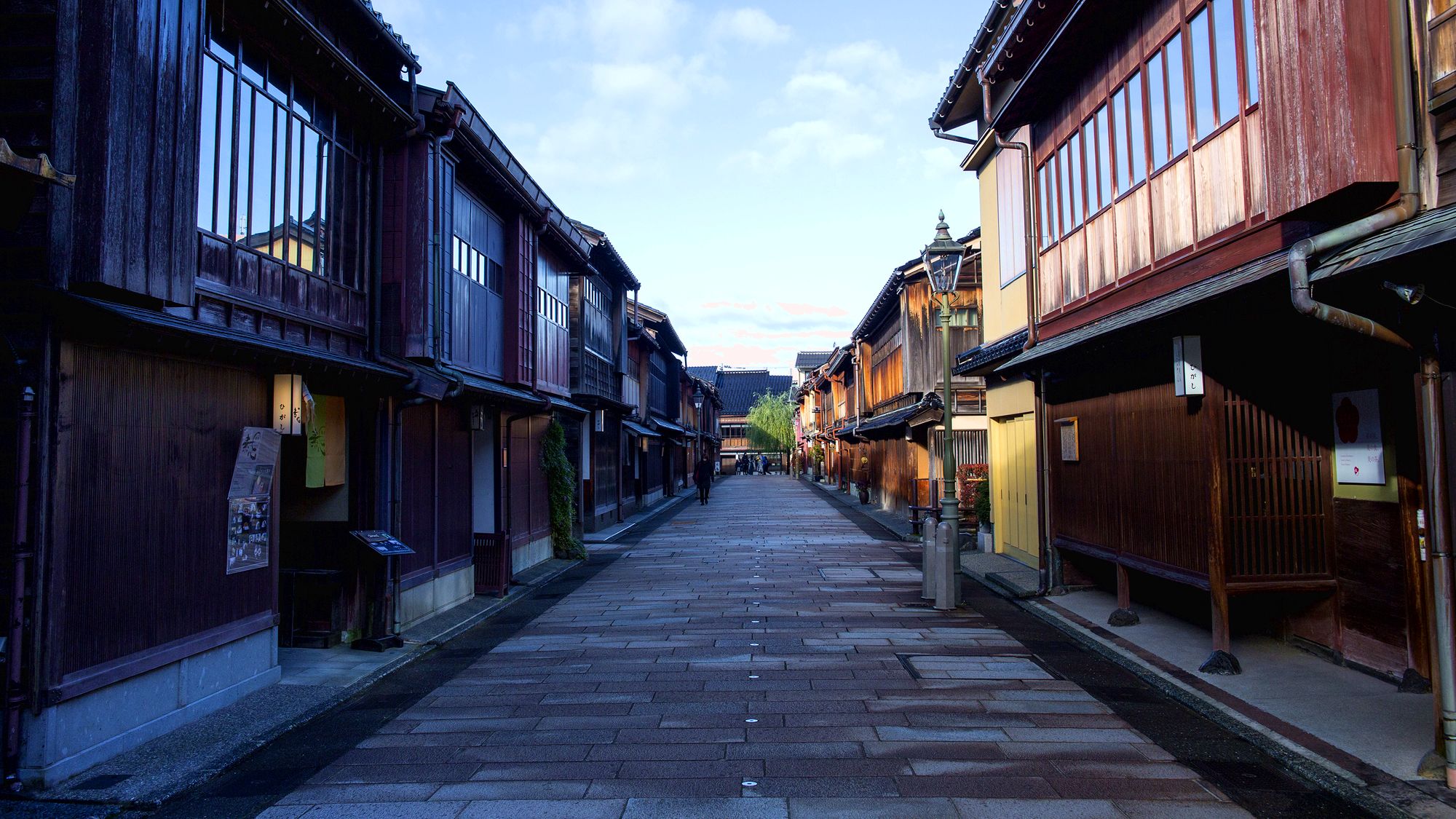 【金沢ひがし茶屋街】江戸時代の雰囲気を残した石畳の街並み※当館から車で約６０分程です
