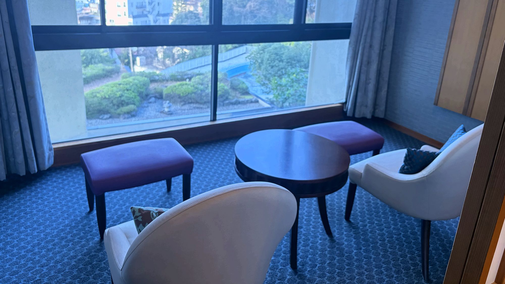 【源泉かけ流し　露天風呂付和室　 孫生hikobae】656号室・孫生（ひこばえ）石の浴槽の一例