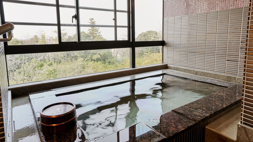 ◆天然温泉100％半露天風呂付デラックス「蓮斗・れんと」客室の一例