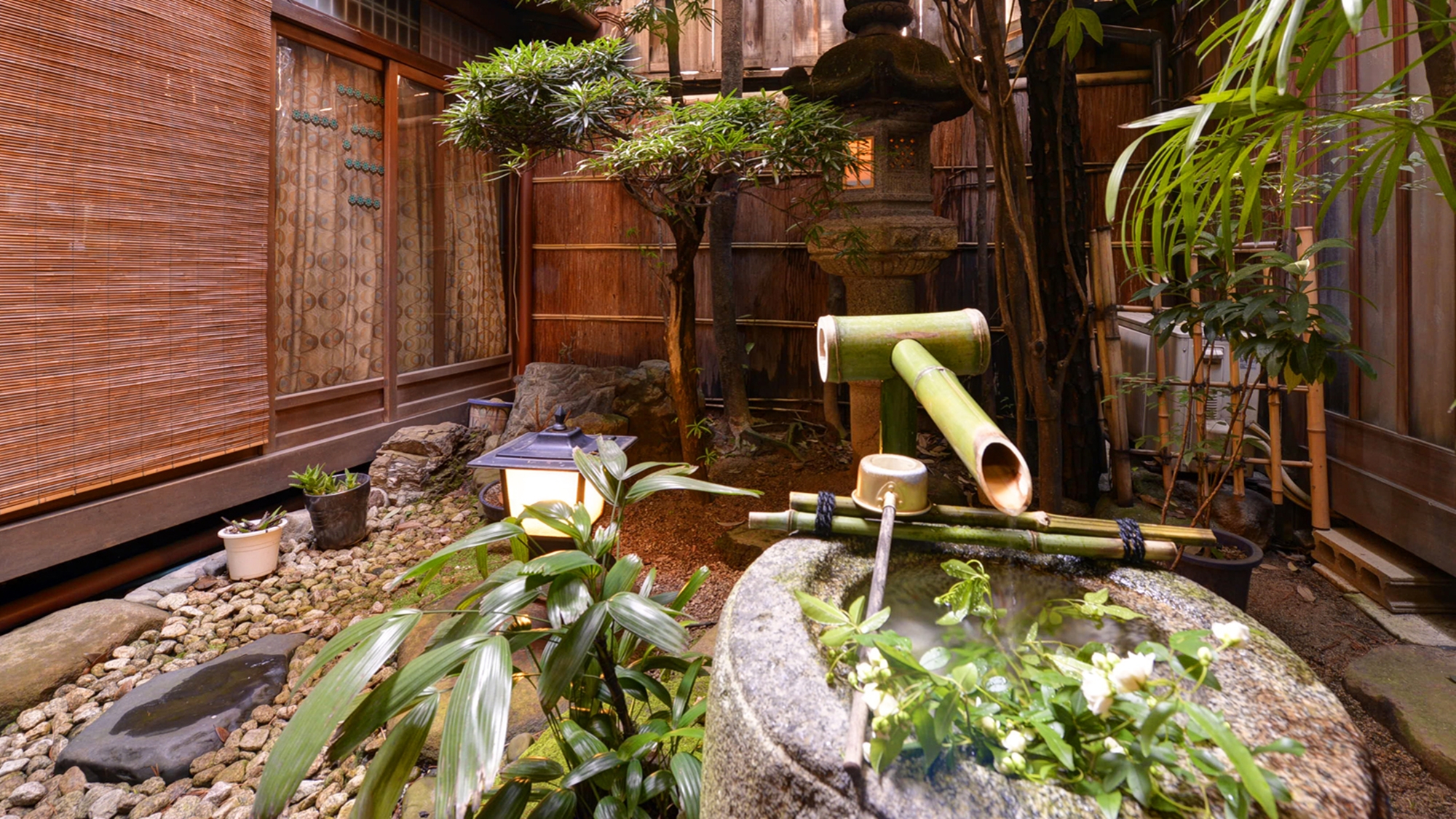 *京都町家作りならではの坪庭
