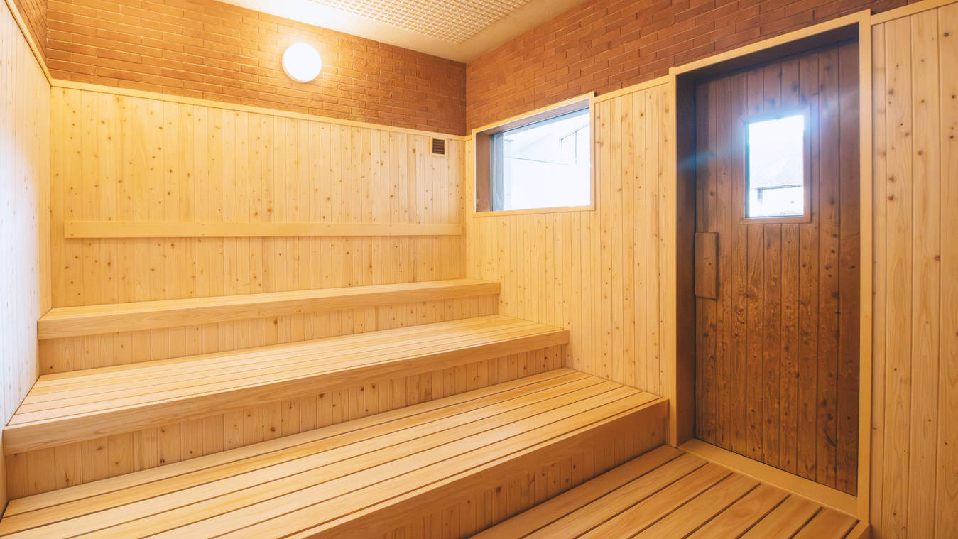 【本格サウナ＆水風呂】 90℃超サウナと富士の伏流水で最高の「整い」を。