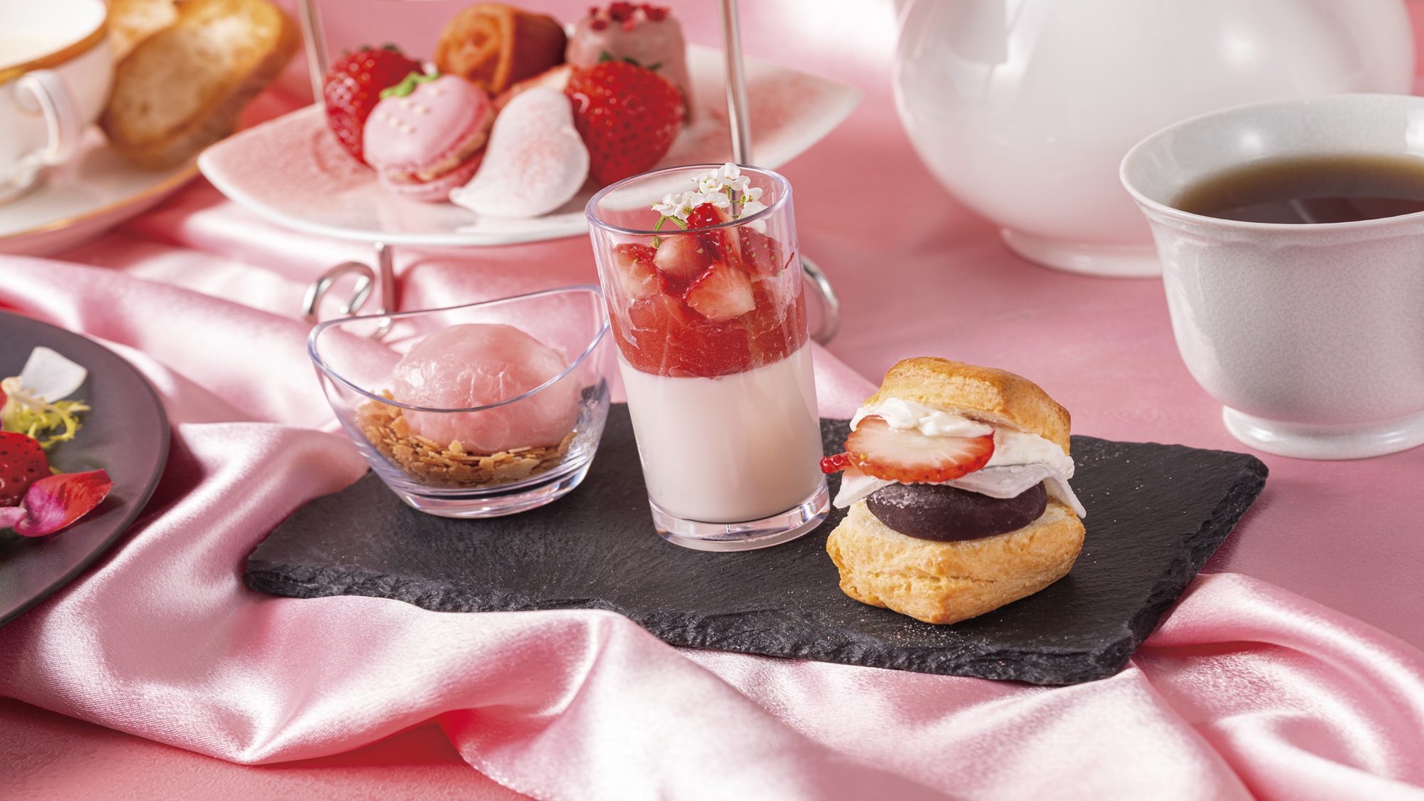 【3・4月】いちごアフタヌーンティー「とちおとめアイス」「いちごミルクプリン」「いちご大福スコーン」