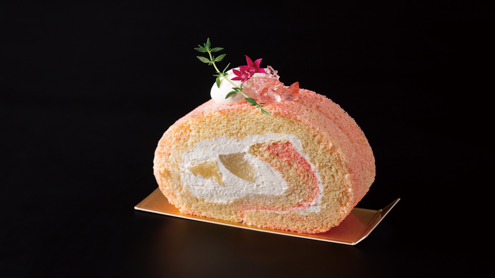 白桃のロールケーキ