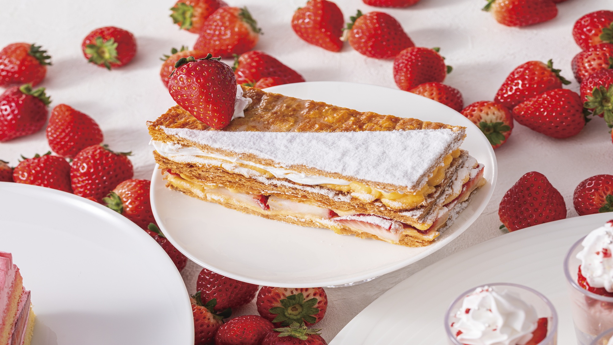 【3月】スイーツビュッフェ「Strawberry Bloom」いちごミルフィーユ