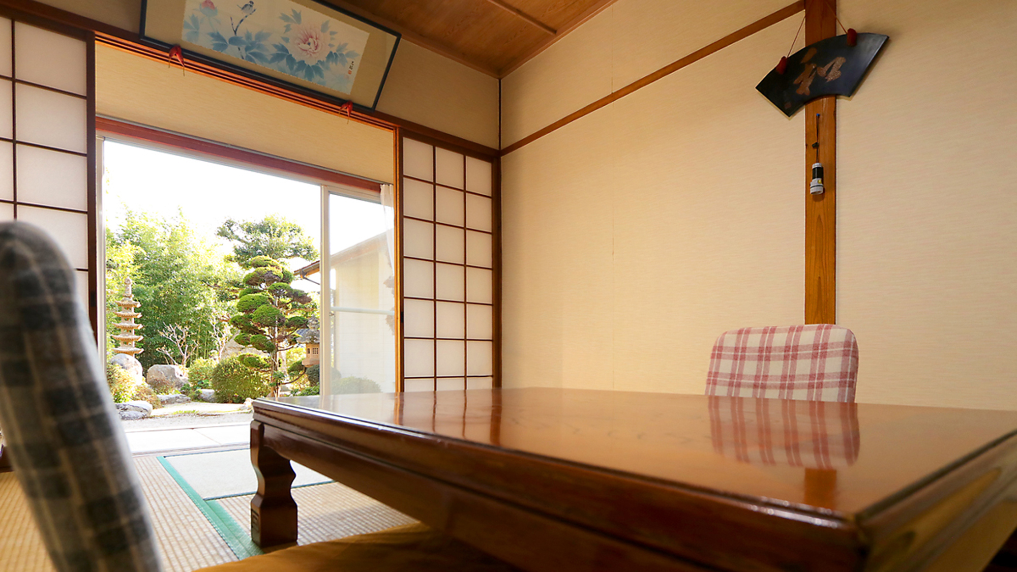 四季折々の日本庭園を眺める【6畳和室＋広縁】(※一部お庭が見えない客室があります。)
