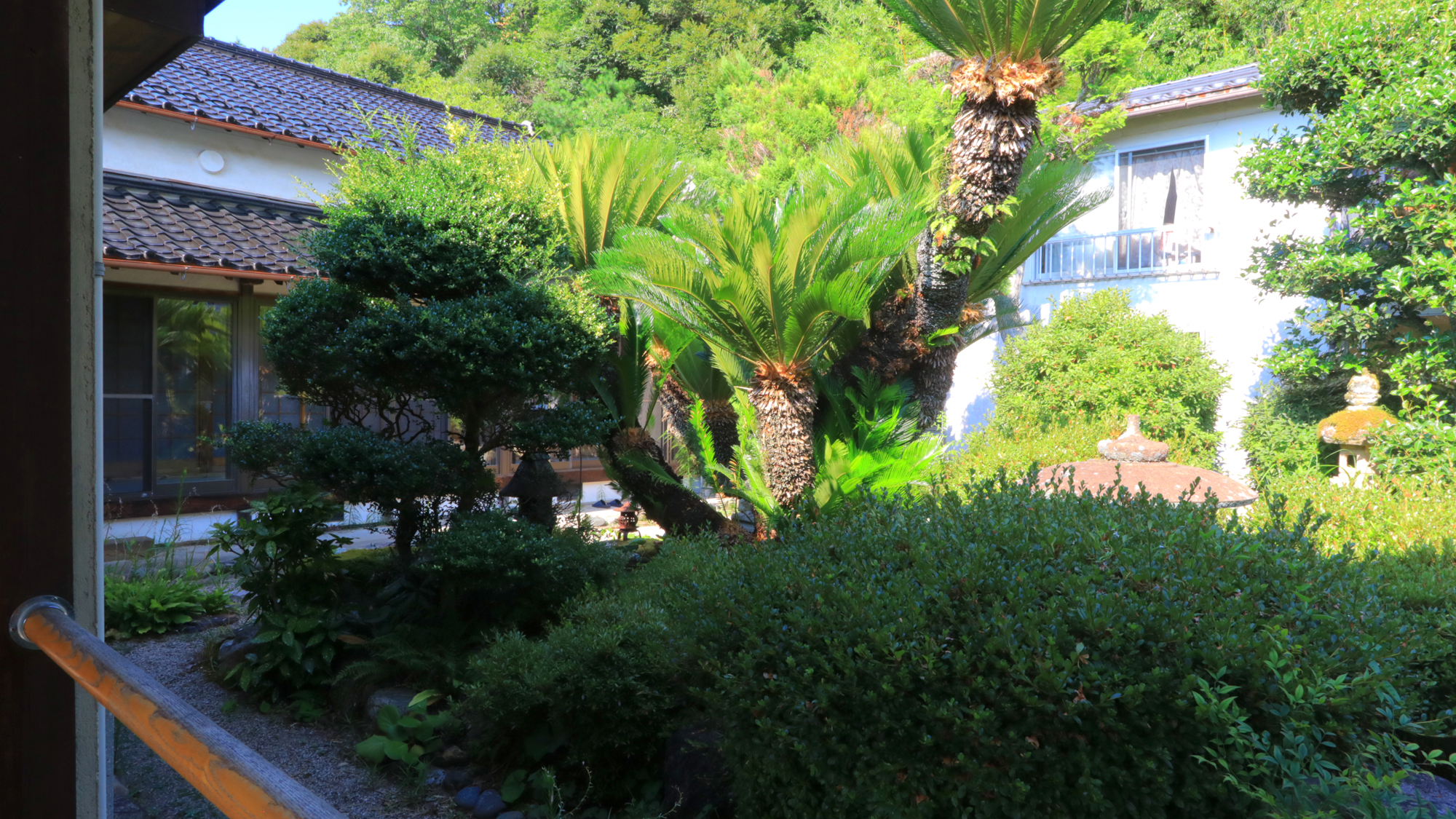 【庭】庭園の眺めは季節や時間帯で移り変わります