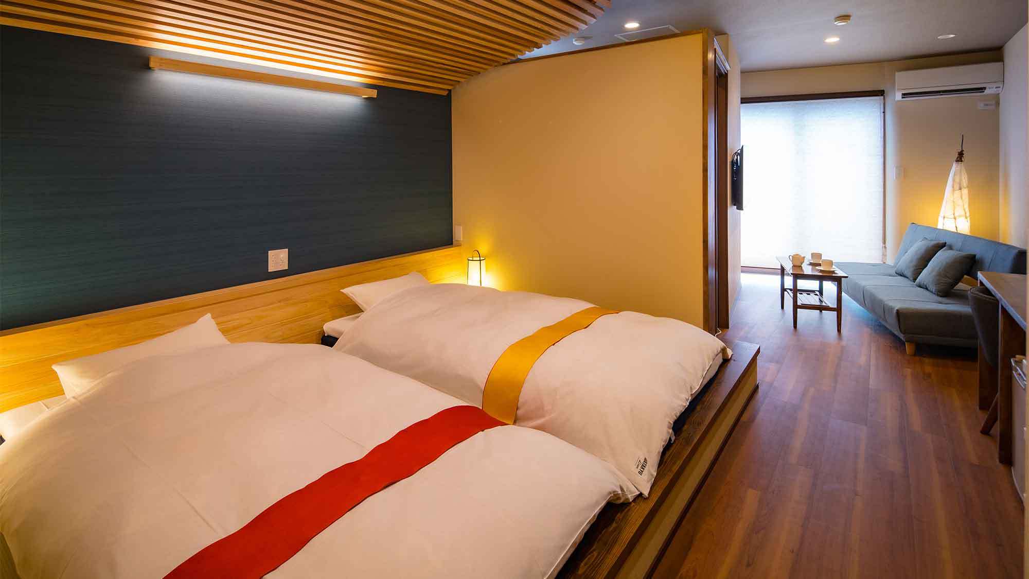 ・【展望風呂付和室一例】琉球畳の小上がりに布団をご用意しております