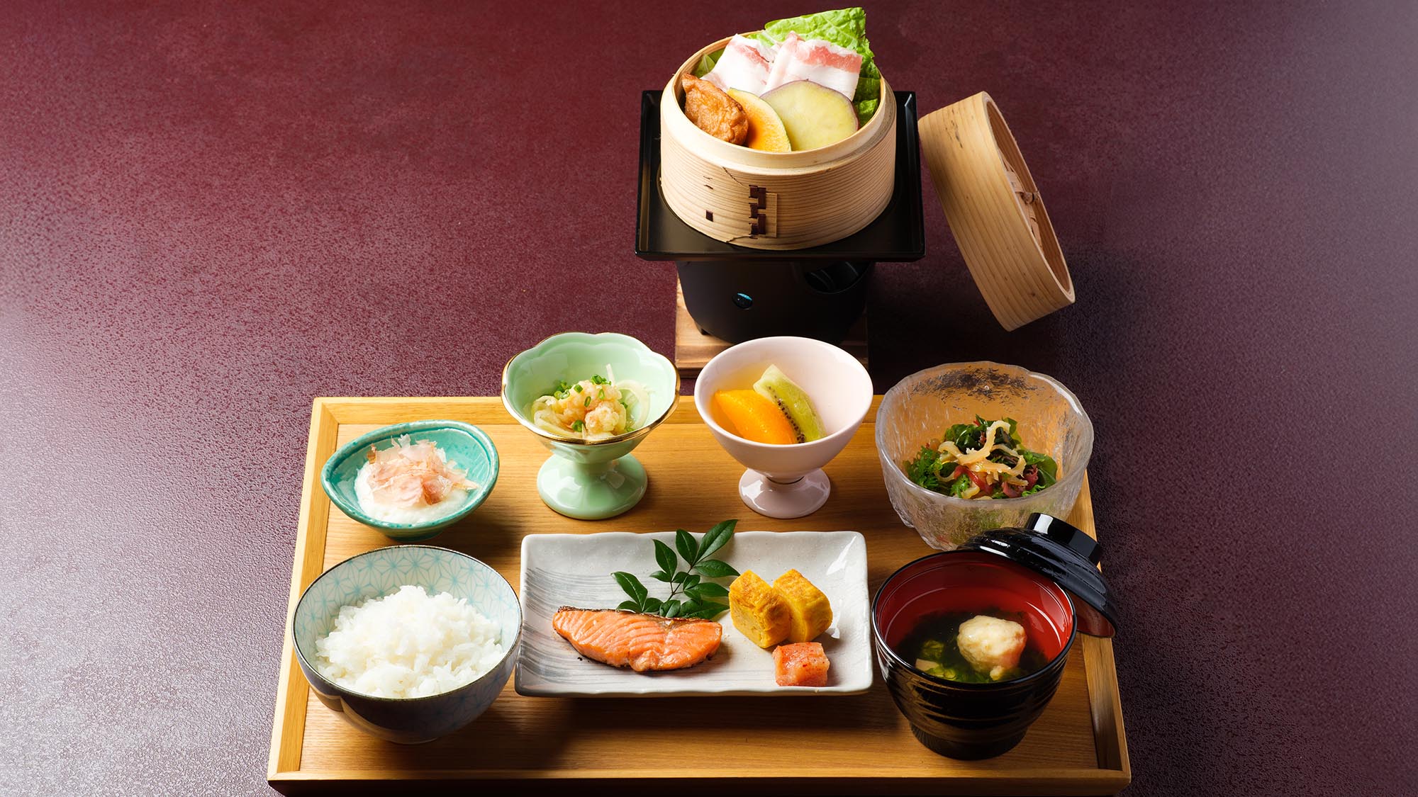 ・【朝食一例】名物さつまいもと黒豚のせいろ蒸し、南九州の恵みを朝いちばんに