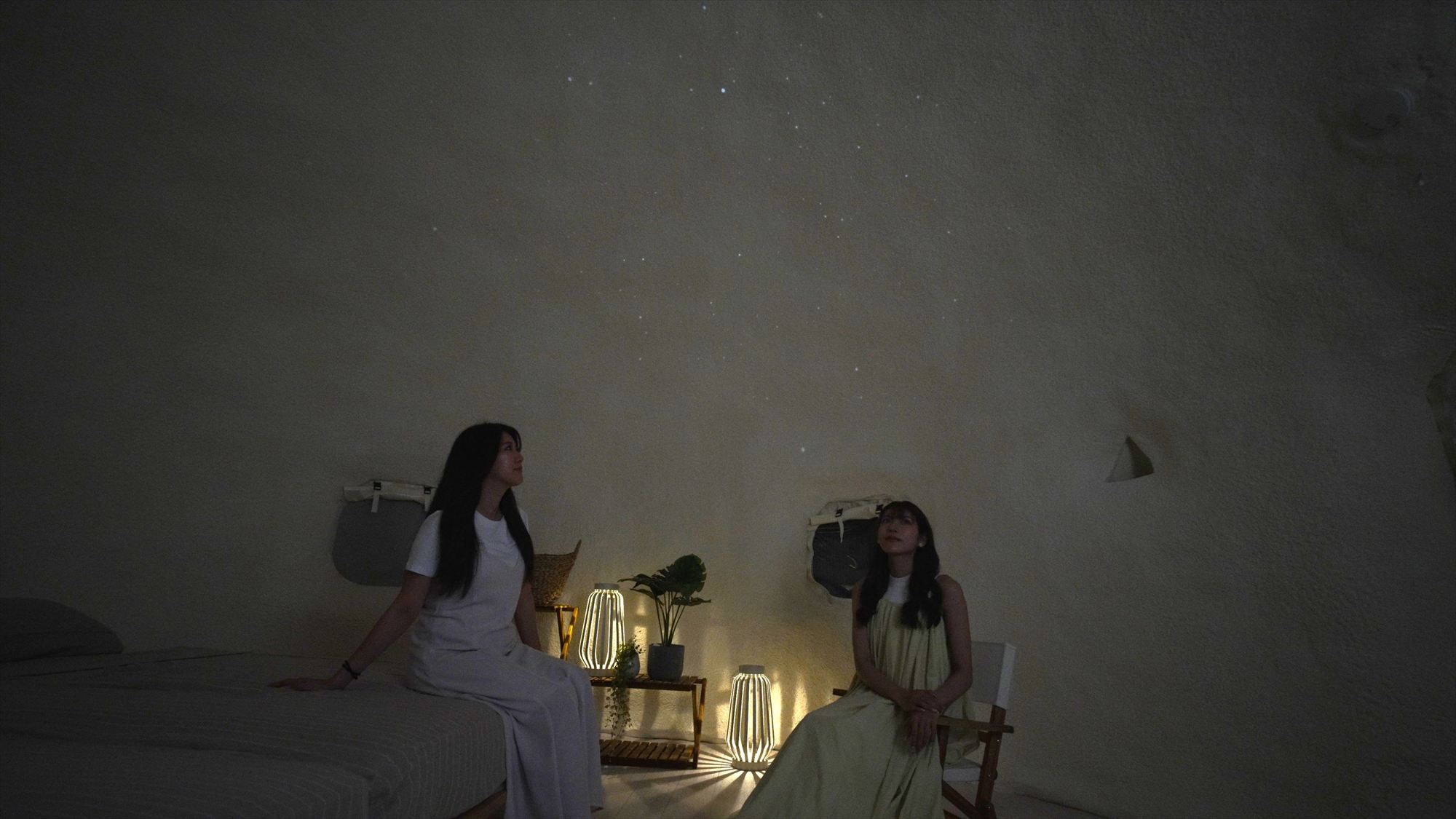 【Tatazumi☆部屋設備】癒やしの星空体験。マシュマロ型のドームに映し出される小さな宇宙。