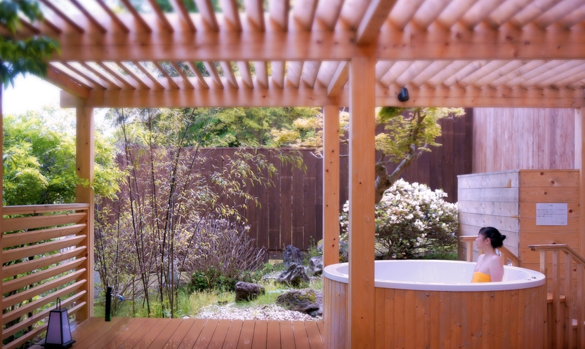 朝の女性露天風呂「檜の杜湯(ひのきのもりゆ)」