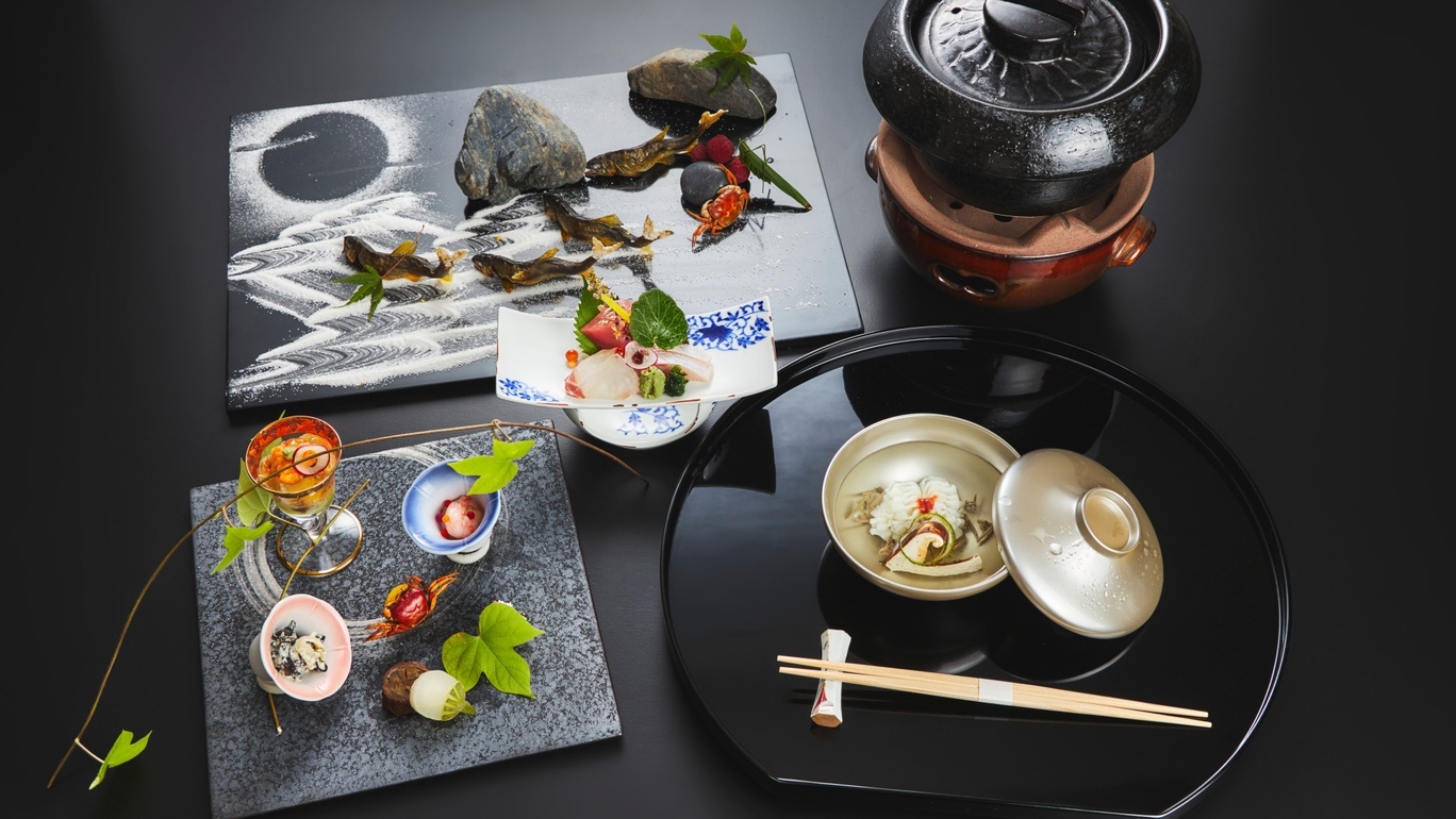 【平日限定】嬉しい平日特典付き☆京都の風土と美味を堪能。季節の懐石料理＜夕・朝食付き＞
