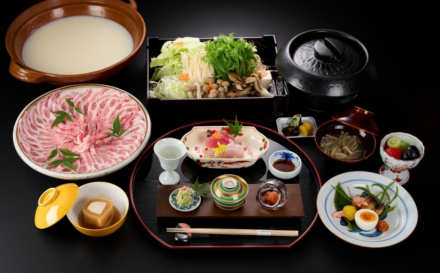 京丹波高原豚の鍋と季節の懐石料理＜夕・朝食付き＞