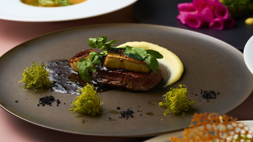 【プレミアム／洋食】厳選食材を使用したフレンチコース。全室オーシャンビュー