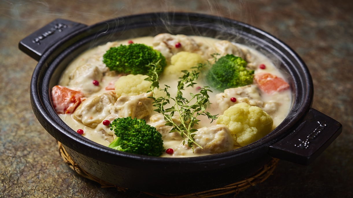 【1泊2食付きビュッフェプラン】潮騒をBGMに温泉と地域の旬の味覚を味わう！