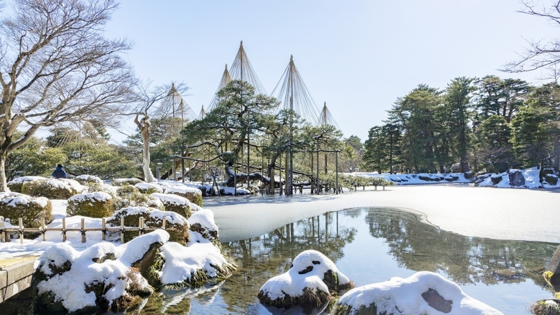 【12月のベストプライス】湖畔一望の絶景温泉＆北陸の冬の味覚（2食付）雪吊りの兼六園まで車で50分