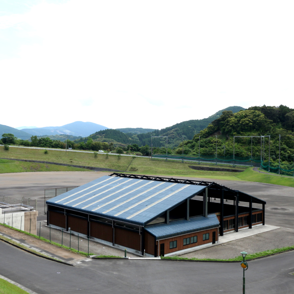 【多目的グラウンド】