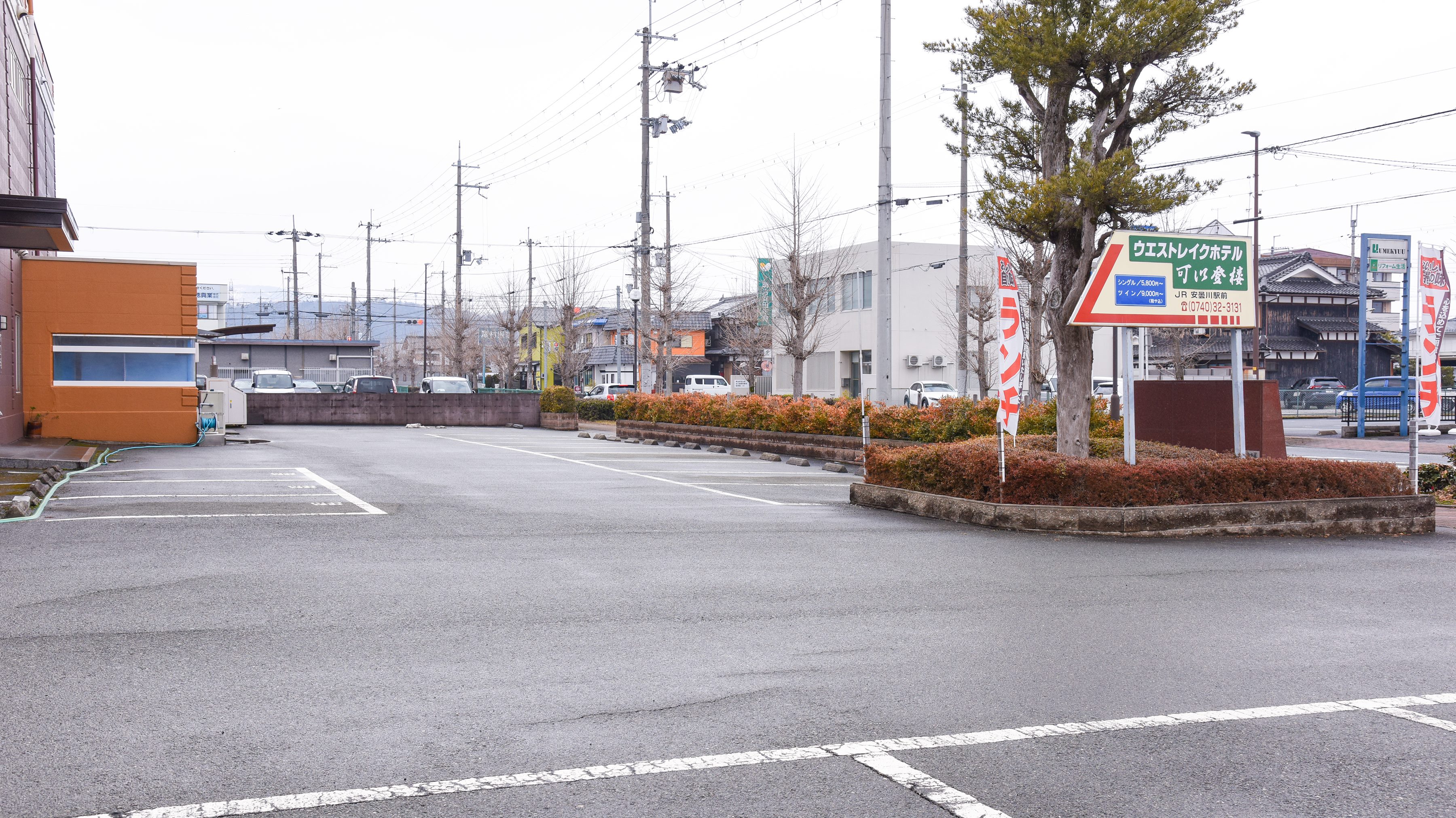 *【駐車場】50台まで＜無料＞！！近隣にはスーパーやコンビニ、道の駅「藤樹の里」もございます。