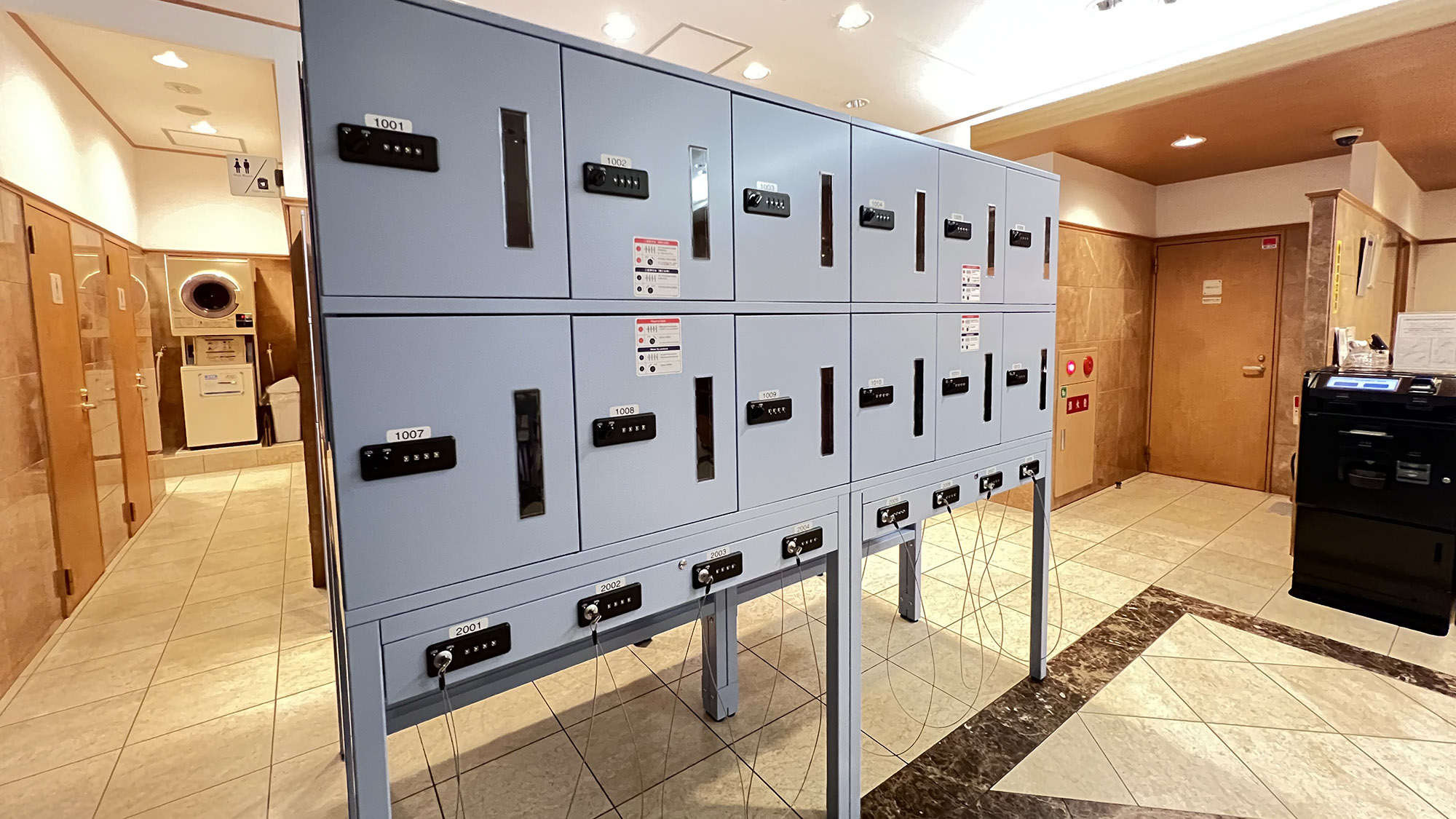 セルフロッカー（60台_宿泊者専用無料）