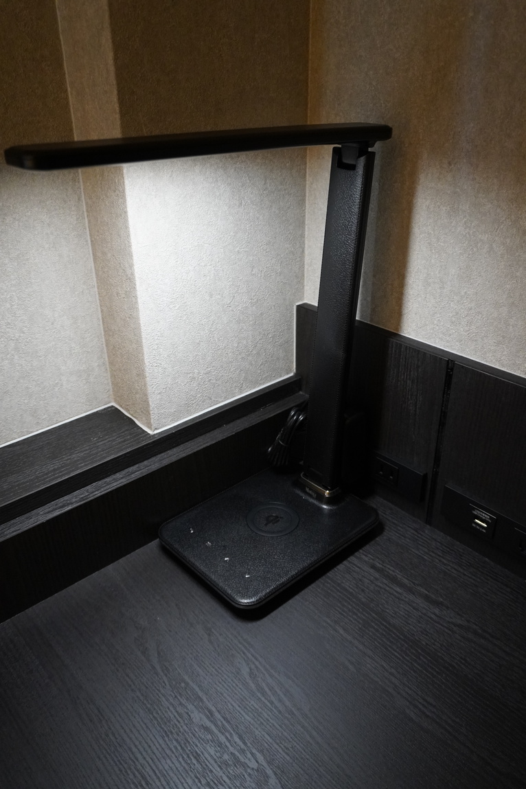 【デスクライト】デザイナーズスモーキングシングル