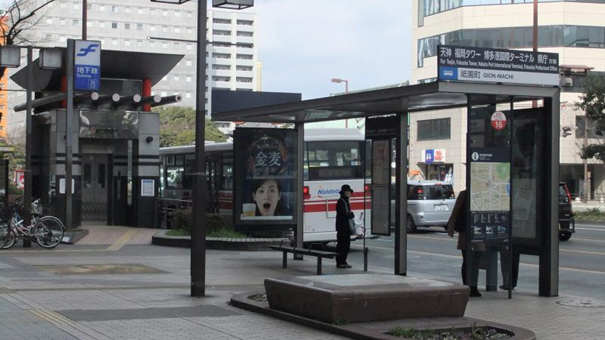 ホテル前のバス停『祇園町』