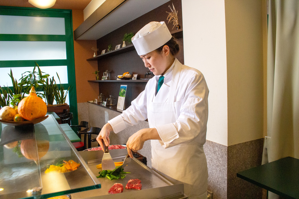 【事前カード決済限定5％OFF】直営農場直送、旬の食材を楽しむ50種類の夕食バイキング【返金不可】