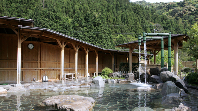 ナニコレ珍百景にも登録されたパワフルな「打たせ湯」は肩こりに効果抜群！！