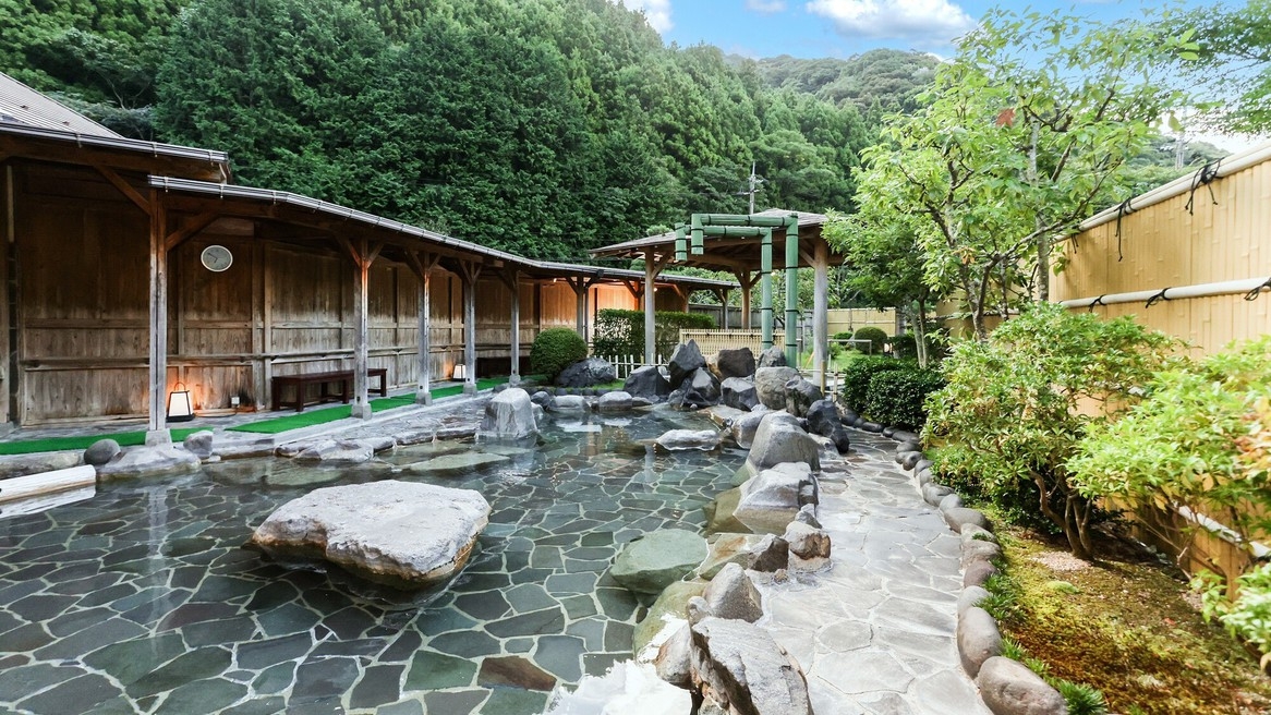 【同料金でワンランク上のお部屋へ】贅沢時間を叶える客室アップグレード！旬素材で彩る和会席【会場食】