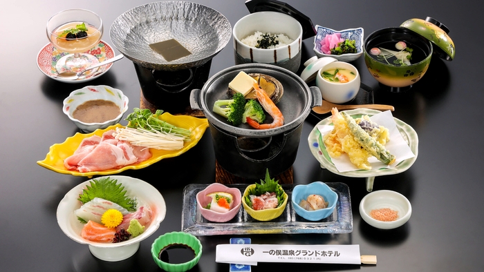 【お日にち限定】お部屋タイプおまかせで最大1100円引き！　旬の会席料理を堪能【会場食】（2食付）