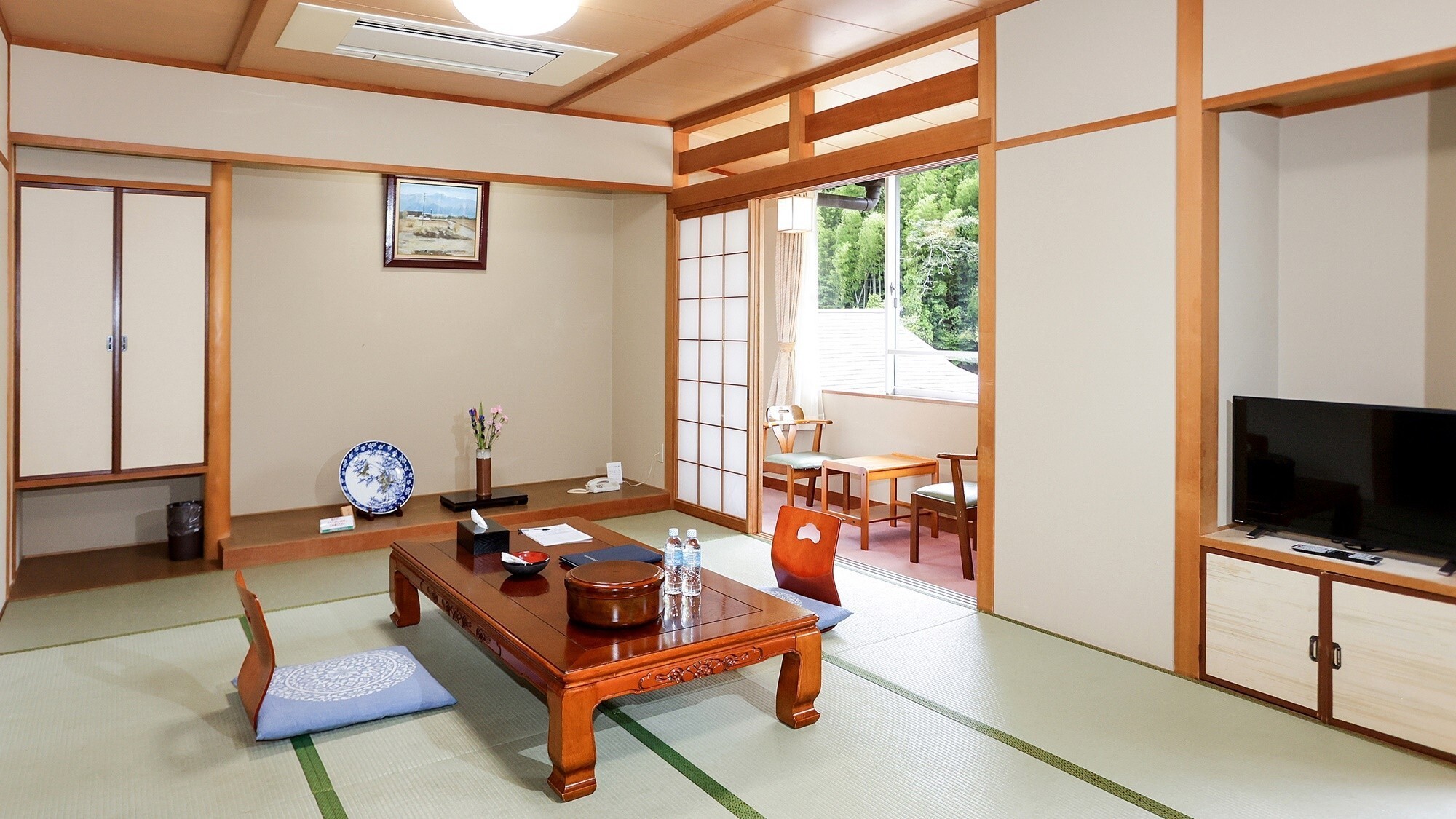 和室14畳｜温泉情緒を感じるゆったりとした和室