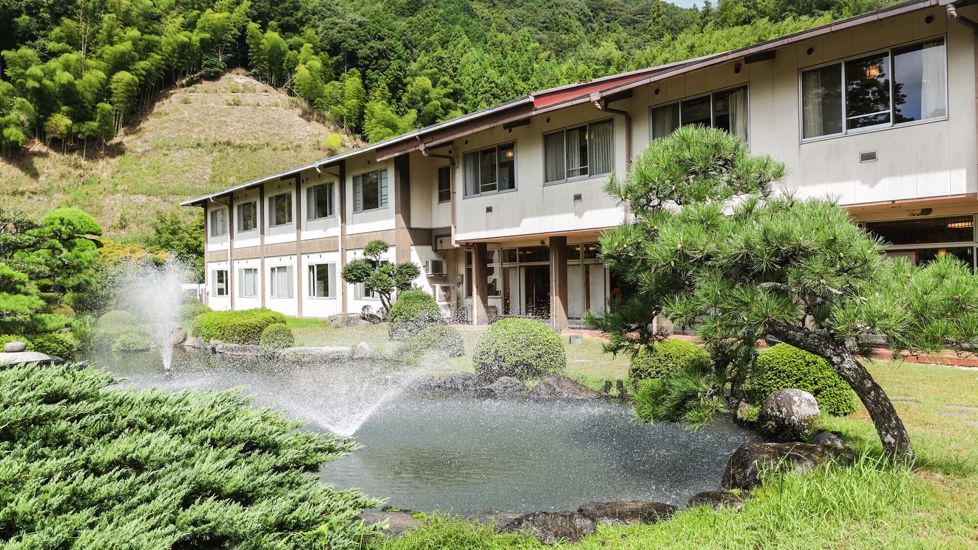 日本庭園｜噴水の音がさわやかに響く