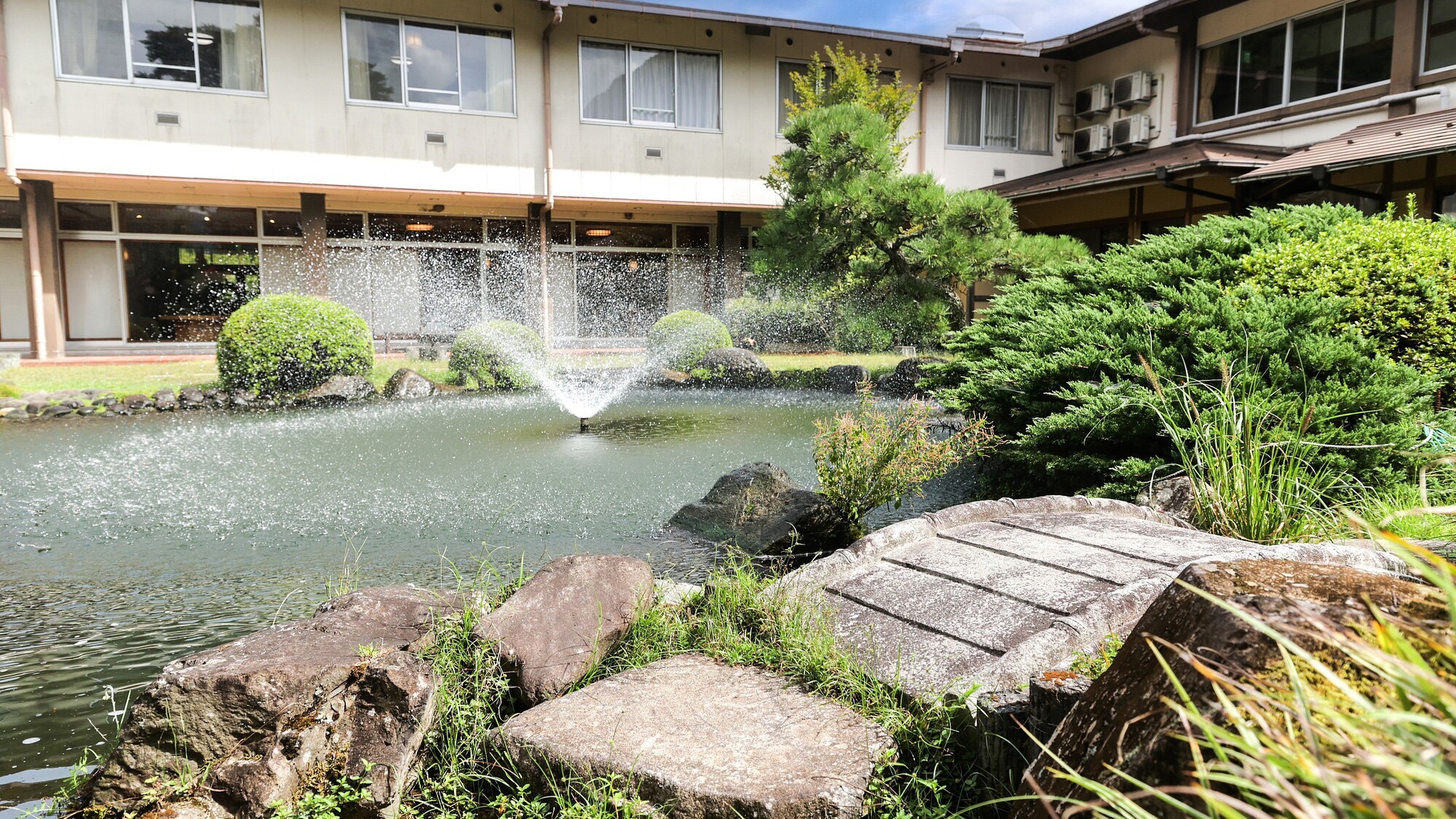 日本庭園｜噴水の音がさわやかに響く