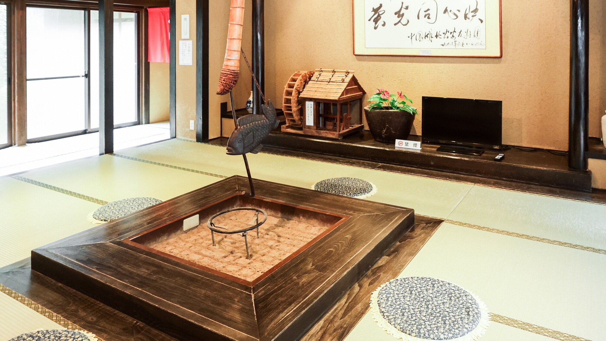 館内｜大浴場入口にある畳の湯あがり処。