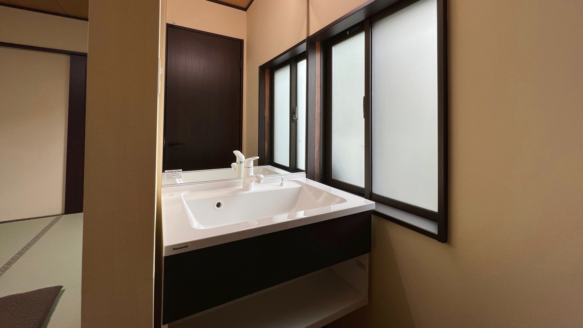 客室設備一例（和室＜トイレ付＞、洋室＜トイレ付＞）