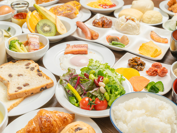 【レギュラープラン】目の前で火柱ジュワ〜！ステーキもお寿司もピザも食べ放題！バイキング＆源泉湯めぐり