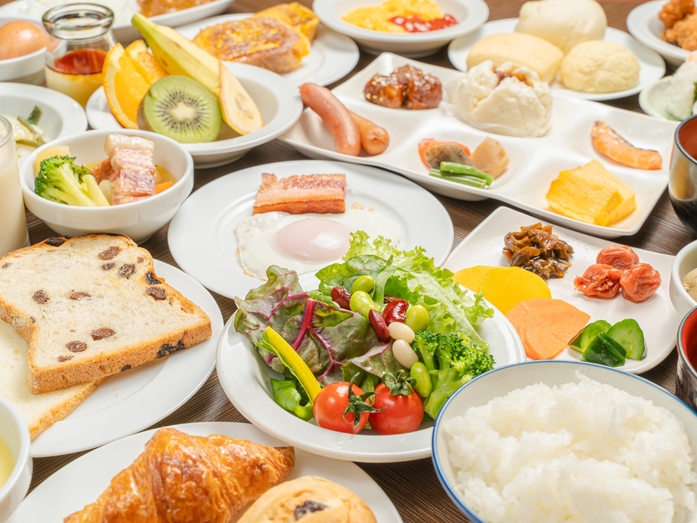 【初夏のシニアプラン】お食事も温泉も平日がゆったり楽しめる！ホテル館内で使える１０００円分の利用券付